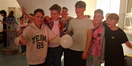 Powiększ grafikę: dzis-w-naszej-szkole-odbyla-sie-dyskoteka-andrzejkowa-660936.jpg