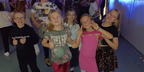 Powiększ grafikę: dzis-w-naszej-szkole-odbyla-sie-dyskoteka-andrzejkowa-660937.jpg