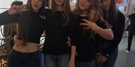 Powiększ grafikę: dzis-w-naszej-szkole-odbyla-sie-dyskoteka-andrzejkowa-660938.jpg