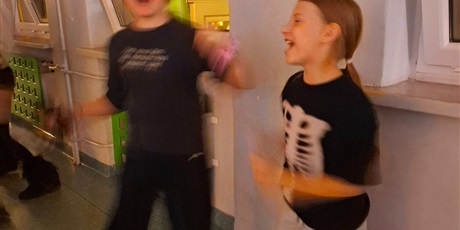 Powiększ grafikę: dzis-w-naszej-szkole-odbyla-sie-dyskoteka-andrzejkowa-660940.jpg