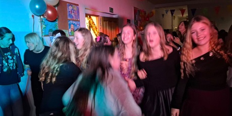 Powiększ grafikę: dzis-w-naszej-szkole-odbyla-sie-dyskoteka-andrzejkowa-660941.jpg