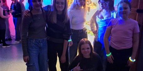 Powiększ grafikę: dzis-w-naszej-szkole-odbyla-sie-dyskoteka-andrzejkowa-660945.jpg