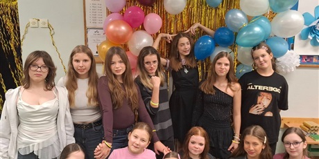 Powiększ grafikę: dzis-w-naszej-szkole-odbyla-sie-dyskoteka-andrzejkowa-660946.jpg