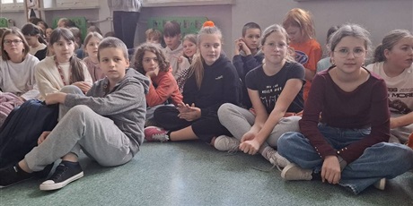 Powiększ grafikę: dzisiaj-obchodzilismy-w-szkole-dzien-tumbo-657808.jpg