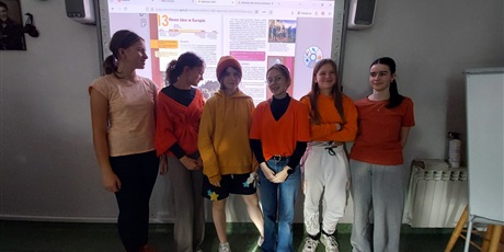 Powiększ grafikę: dzisiaj-obchodzilismy-w-szkole-dzien-tumbo-657831.jpg