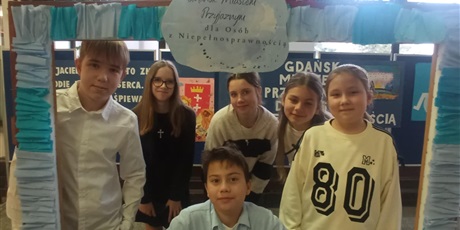 Powiększ grafikę: dzisiaj-uczniowie-naszej-szkoly-brali-udzial-w-finale-konkursu-577123.jpg