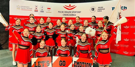Powiększ grafikę: gratulujemy-i-zyczymy-dalszych-sukcesow-635328.jpg