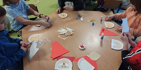 Powiększ grafikę: grudzien-w-naszej-swietlicy-byl-pelen-pracy-radosci-i-wspolnego-dzialania-671316.jpg