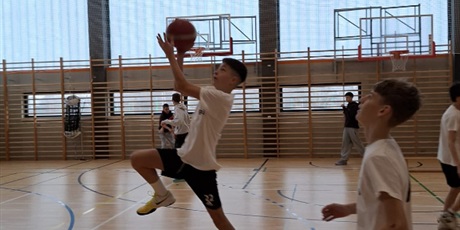 Powiększ grafikę: igrzyska-mlodziezy-koszykowka-681053.jpg