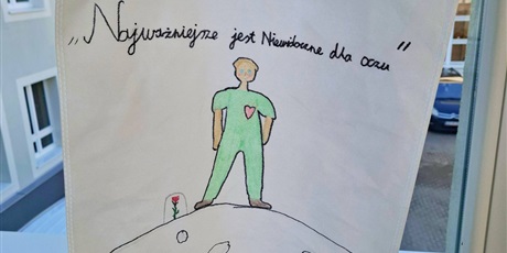 Powiększ grafikę: jedynie-dzieci-wiedza-czego-szukaja-odparl-maly-ksiaze-681202.jpg