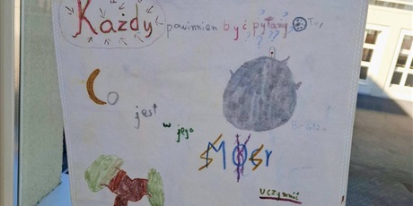 Powiększ grafikę: jedynie-dzieci-wiedza-czego-szukaja-odparl-maly-ksiaze-681208.jpg