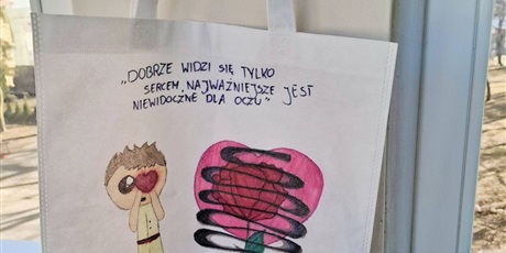 Powiększ grafikę: jedynie-dzieci-wiedza-czego-szukaja-odparl-maly-ksiaze-681223.jpg