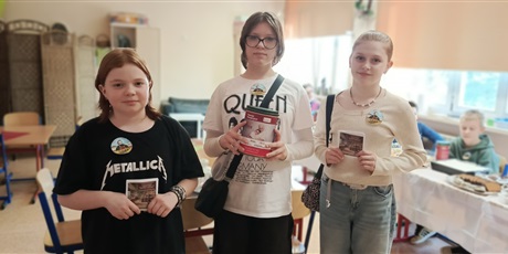 Powiększ grafikę: kawiarenka-u-wolontariusza-czeka-na-gosci-596288.jpg