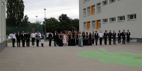 Powiększ grafikę: kilka-ujec-z-balu-8-klasy-fot-p-m-huta-635566.jpg