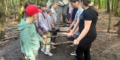 Powiększ grafikę: klasa-5b-na-biwaku-lesnym-w-miechucinie-638591.jpg