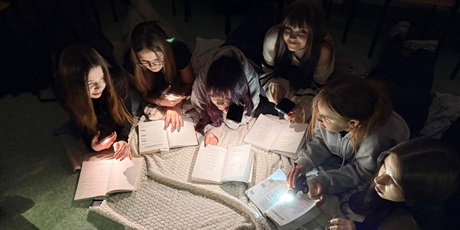 Powiększ grafikę: klasa-8b-660951.jpg