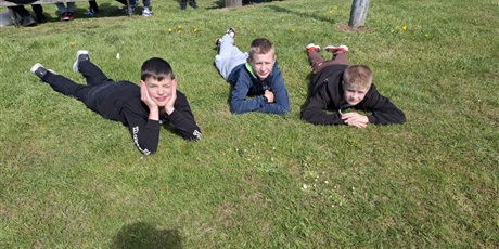 Powiększ grafikę: klasy-5-udaly-sie-na-zielona-szkole-613230.jpg