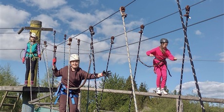 Powiększ grafikę: klasy-5-udaly-sie-na-zielona-szkole-613259.jpg