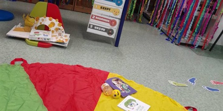 Powiększ grafikę: kolorowy-potwor-w-bibliotece-644097.jpg