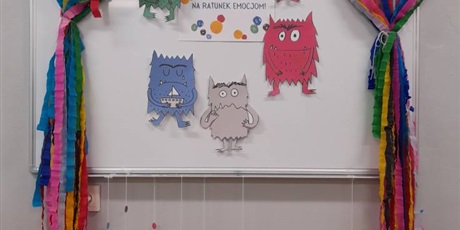 Powiększ grafikę: kolorowy-potwor-w-bibliotece-644111.jpg