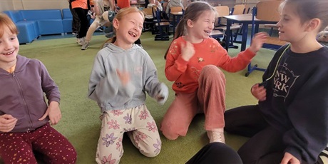 Powiększ grafikę: miedzynarodowy-dzien-tolerancji-i-dzien-zyczliwosci-657848.jpg