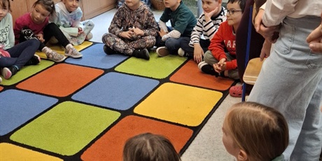 Powiększ grafikę: miedzynarodowy-miesiac-bibliotek-szkolnych-650728.jpg