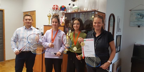 Mistrzynie Gdańska w Badmintonie odebrały gratulacje od Pana Dyrektora.