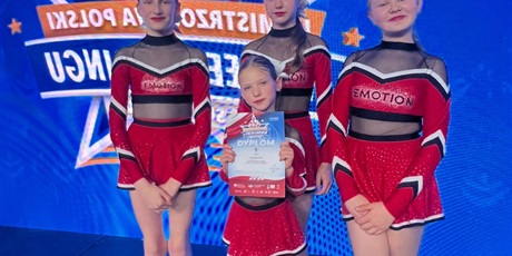 Powiększ grafikę: nasz-zespol-emotion-cheerleaders-686738.jpg