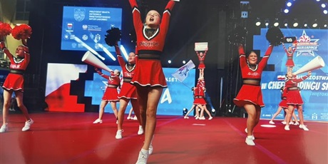 Powiększ grafikę: nasz-zespol-emotion-cheerleaders-686747.jpg