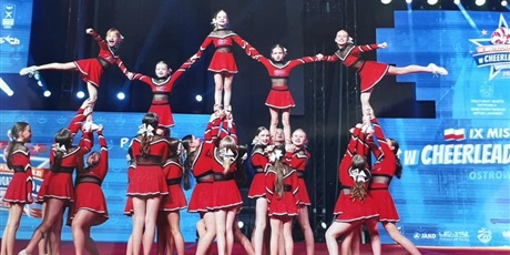 Powiększ grafikę: nasz-zespol-emotion-cheerleaders-686748.jpg