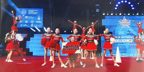 Powiększ grafikę: nasz-zespol-emotion-cheerleaders-686756.jpg