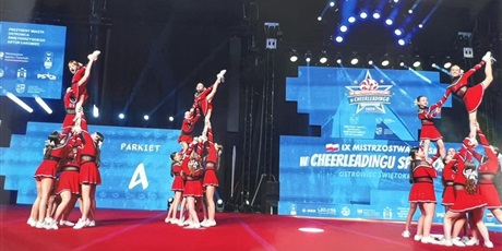 Powiększ grafikę: nasz-zespol-emotion-cheerleaders-686762.jpg