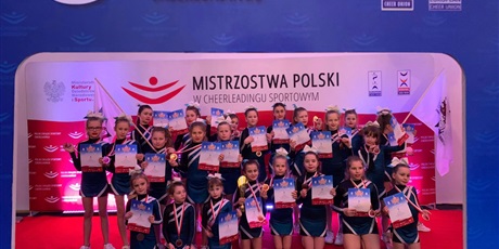 Powiększ grafikę: nasz-zespol-mini-emotion-obronil-tytul-ii-wicemistrza-polski-w-konkurencji-cheer-all-girl-junior-mlodszy-l2-428902.jpg