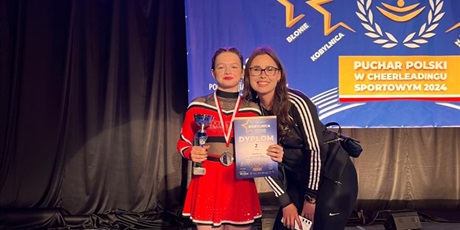 Powiększ grafikę: nasze-cheerleaderki-wrocily-z-medalami-z-pucharu-polski-539853.jpg