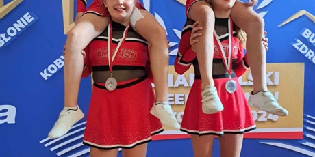 Powiększ grafikę: nasze-cheerleaderki-wrocily-z-medalami-z-pucharu-polski-539860.jpg