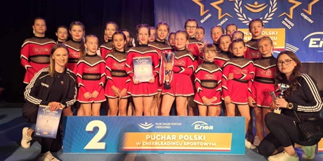 Powiększ grafikę: nasze-cheerleaderki-wrocily-z-medalami-z-pucharu-polski-539861.jpg