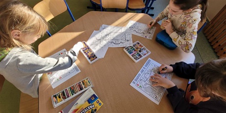 Powiększ grafikę: pierwsze-dwa-tygodnie-miesiaca-w-naszej-swietlicy-uplynely-w-radosnej-i-tworczej-atmosferze-681260.jpg