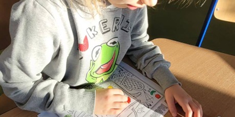 Powiększ grafikę: pierwsze-dwa-tygodnie-miesiaca-w-naszej-swietlicy-uplynely-w-radosnej-i-tworczej-atmosferze-681261.jpg