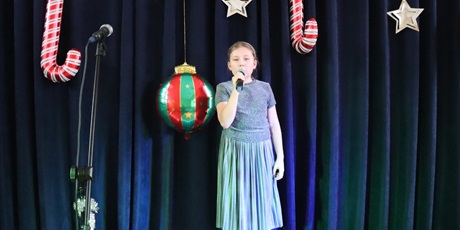 Powiększ grafikę: ponizej-fotorelacja-z-viii-edycji-konkursu-piosenki-zimowej-i-swiatecznej-583299.jpg