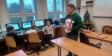 Powiększ grafikę: swiateczne-wyprawki-czytelnicze-666606.jpg