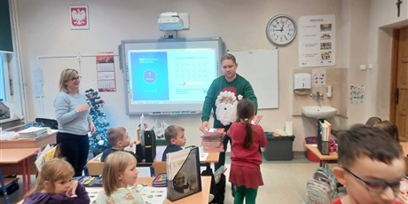 Powiększ grafikę: swiateczne-wyprawki-czytelnicze-666609.jpg