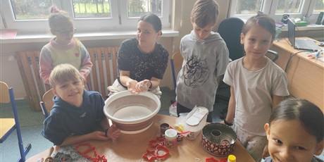 Powiększ grafikę: swietlicowy-kiermasz-swiateczny-665331.jpg