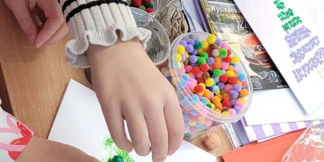 Powiększ grafikę: swietlicowy-kiermasz-swiateczny-665341.jpg