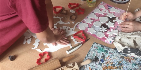 Powiększ grafikę: swietlicowy-kiermasz-swiateczny-665345.jpg