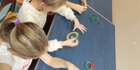 Powiększ grafikę: swietlicowy-kiermasz-swiateczny-665346.jpg