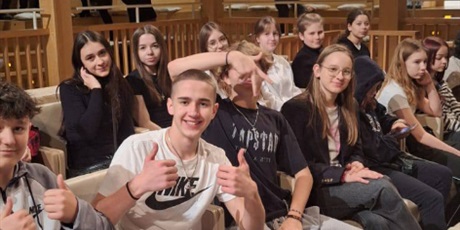 Powiększ grafikę: teatr-szekspirowski-606578.jpg