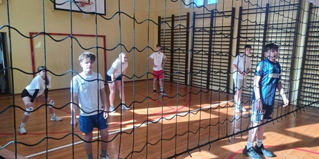 Powiększ grafikę: uczniowie-gora-680996.jpg