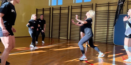 Powiększ grafikę: uczniowie-gora-681001.jpg