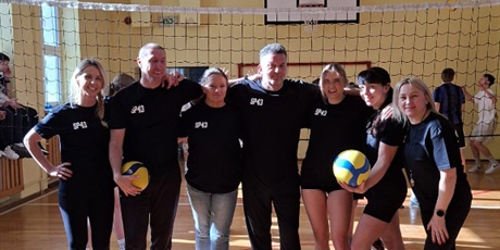 Powiększ grafikę: uczniowie-gora-681005.jpg