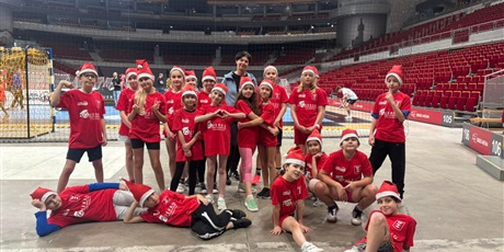 Uczniowie klasy 3B wzięli dziś udział w Mikołajkowym Turnieju Piłki Ręcznej 1x1 w Ergo Arenie!